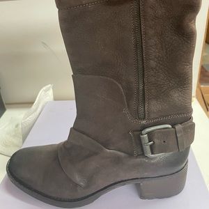 Vera Wang Boots